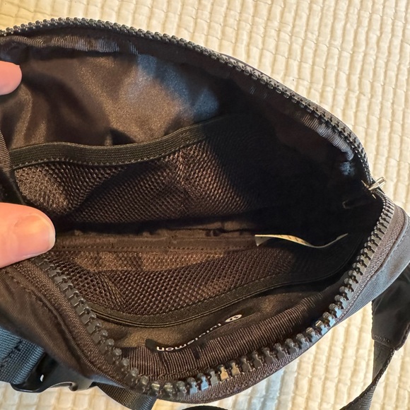 lululemon Everywhere Belt Bag Large 2L - Picture 6 of 10